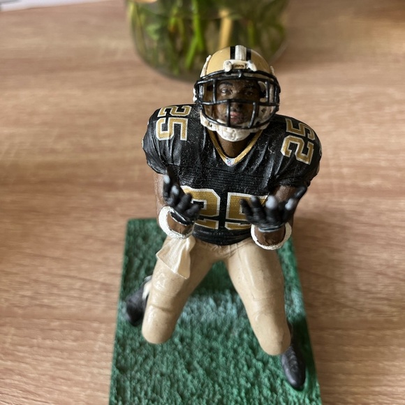 Reggie Bush 2006 MCFARLANE Action Figure NFL SERIES 14 #25 New Orleans Saints - Picture 8 of 9